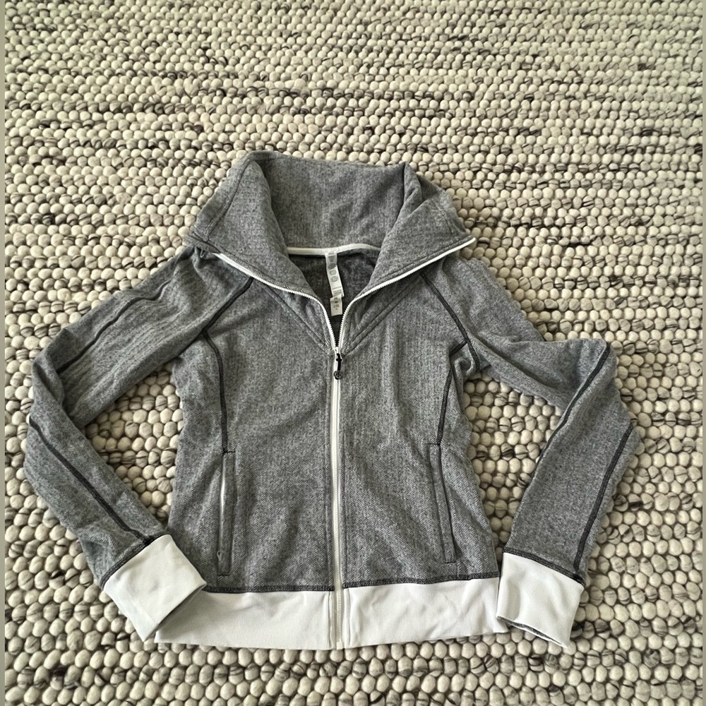 Lululemon black and white size 8